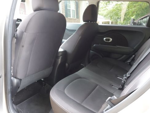 Used 2019 Kia Soul FWD image 18
