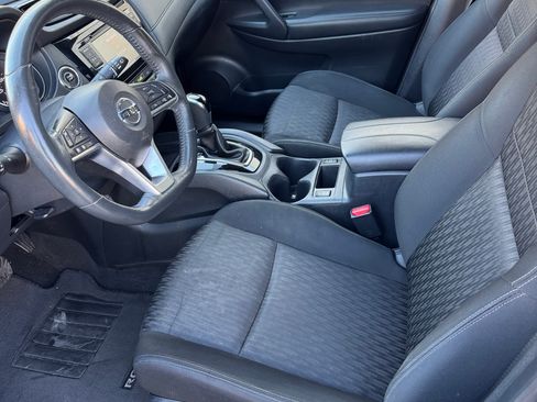 Used 2018 Nissan Rogue SV image 9