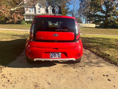 Used 2018 Kia Soul + image 5