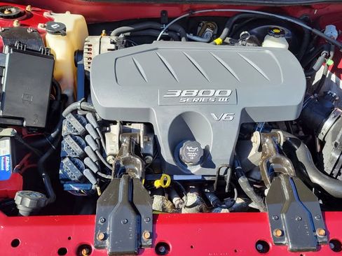 Used 2004 Pontiac Grand Prix GT w/ Drivers Package image 6