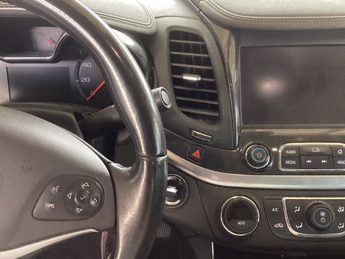Used 2018 Chevrolet Impala LT FWD image 2
