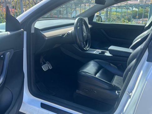 Used 2022 Tesla Model Y Performance image 11