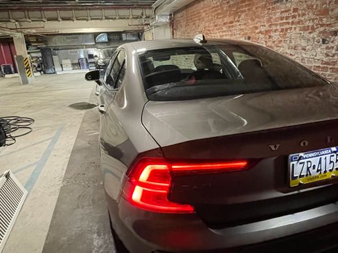 Used 2019 Volvo S60 T6 Momentum w/ Multimedia Package AWD/4WD image 9
