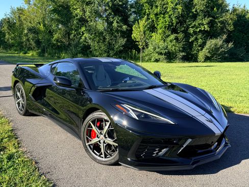Used 2020 Chevrolet Corvette Stingray Coupe w/ Z51 Performance Package RWD image 2