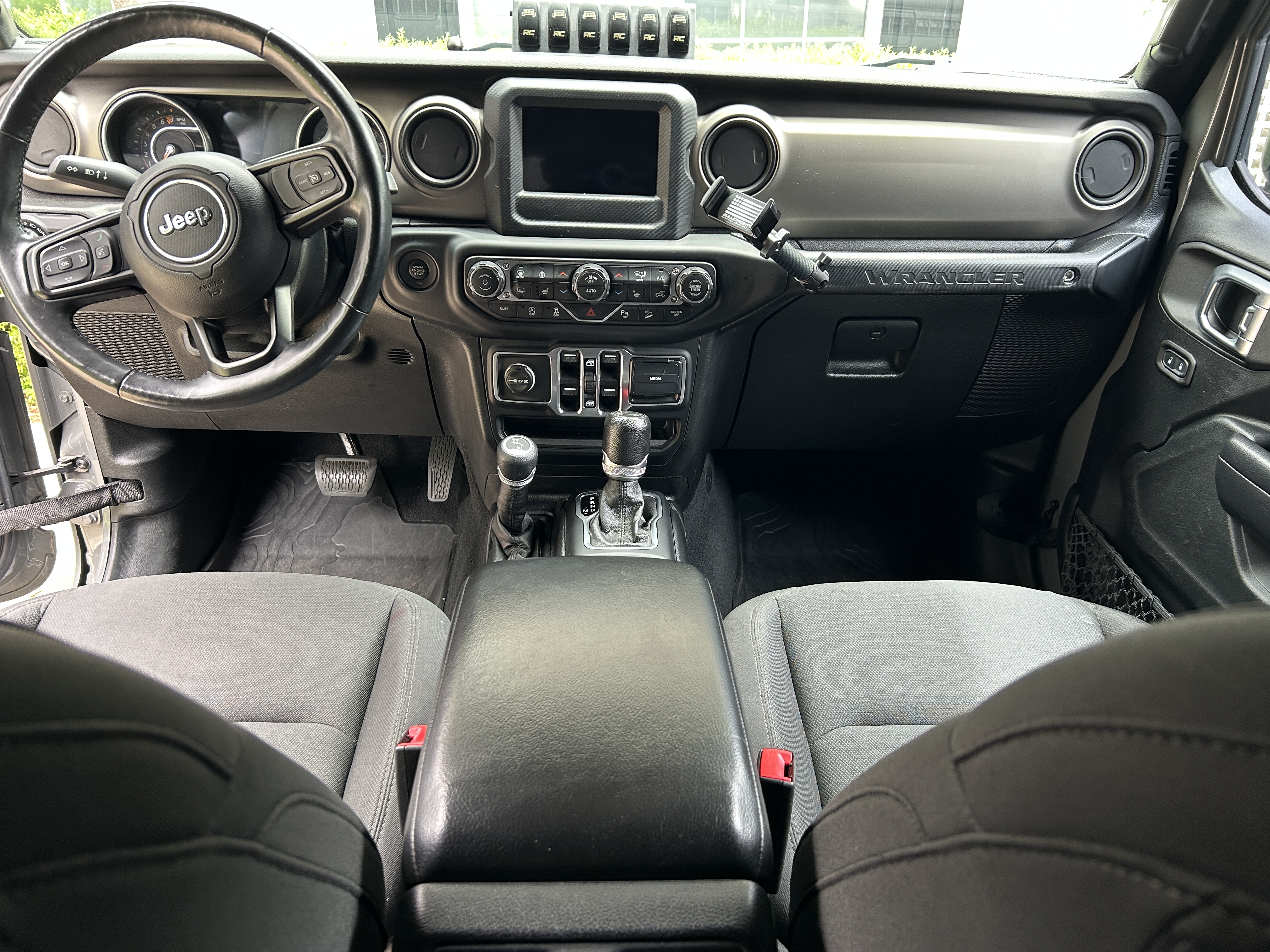 Used 2018 Jeep Wrangler Unlimited Sport S AWD/4WD image 10