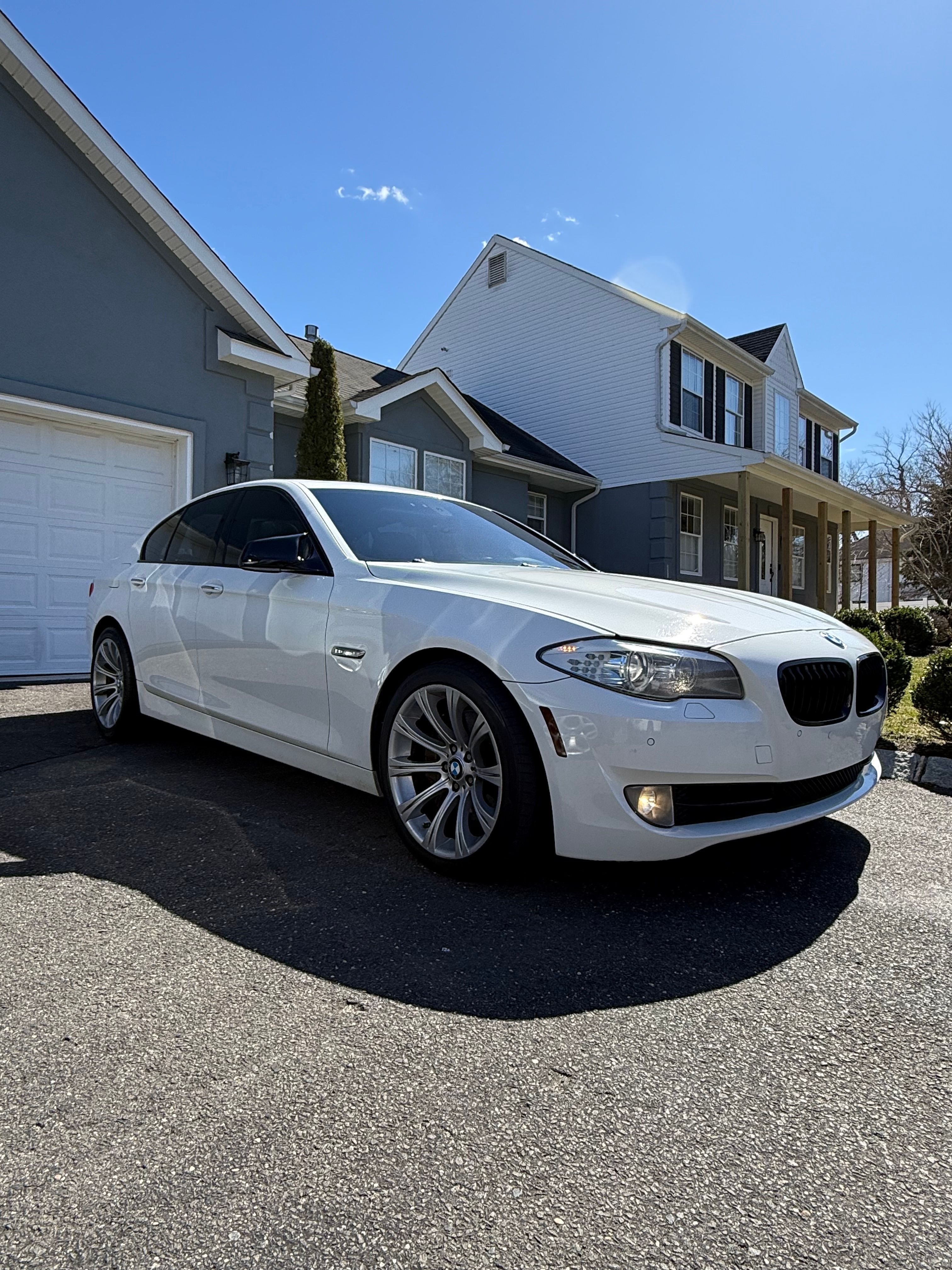 Used 2012 BMW 550i xDrive Sedan AWD/4WD image 8