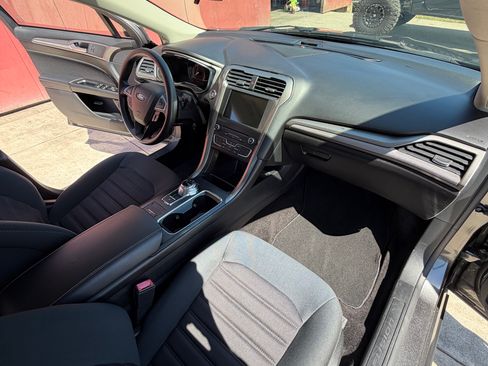 Used 2017 Ford Fusion SE w/ Fusion SE Technology Package FWD image 15