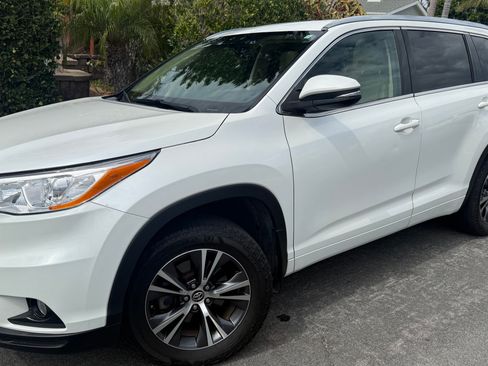 Used 2016 Toyota Highlander XLE AWD/4WD image 2