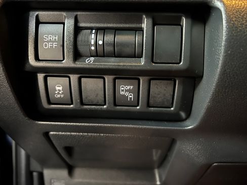 Used 2018 Subaru Crosstrek 2.0i Limited AWD/4WD image 17