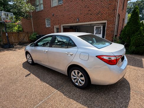 Used 2015 Toyota Corolla LE FWD image 6