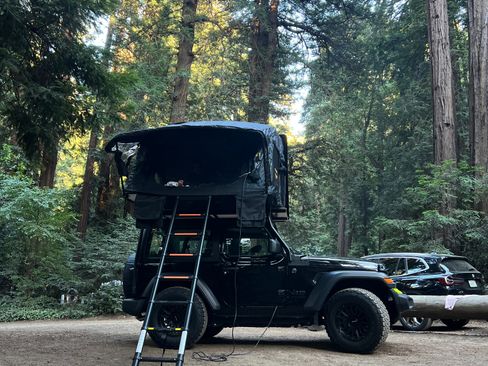 Used 2025 Jeep Wrangler Sport image 17