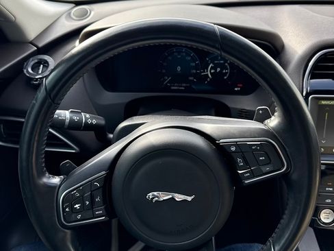 Used 2017 Jaguar F-PACE Prestige image 13