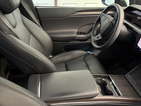 Used 2023 Tesla Model X AWD/4WD image 2