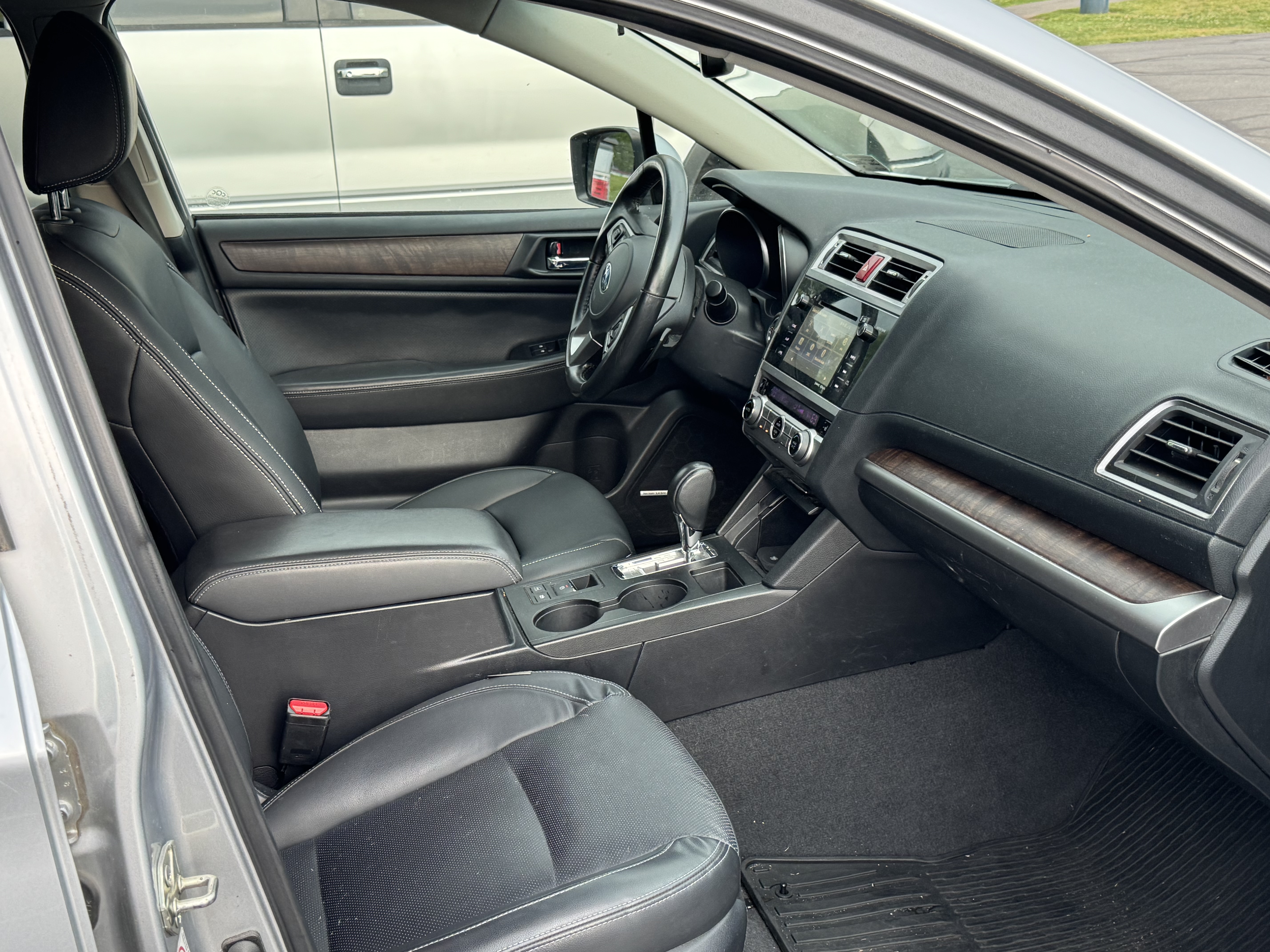 Used 2015 Subaru Outback 2.5i Limited AWD/4WD image 9