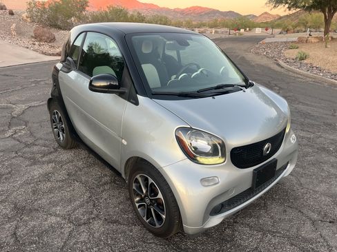 Used 2016 smart fortwo passion image 14