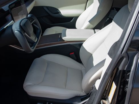 Used 2021 Tesla Model S Long Range image 11