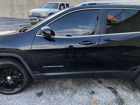 Used 2014 Jeep Cherokee Limited w/ Technology Group AWD/4WD image 8