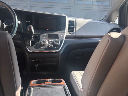 Used 2015 Toyota Sienna Limited FWD image 8