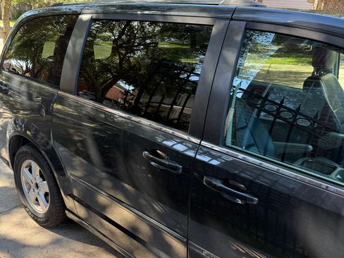 Used 2011 Dodge Grand Caravan Crew image 11