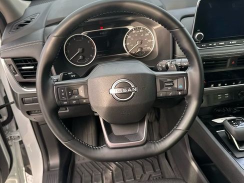 Used 2025 Nissan Rogue SV image 18