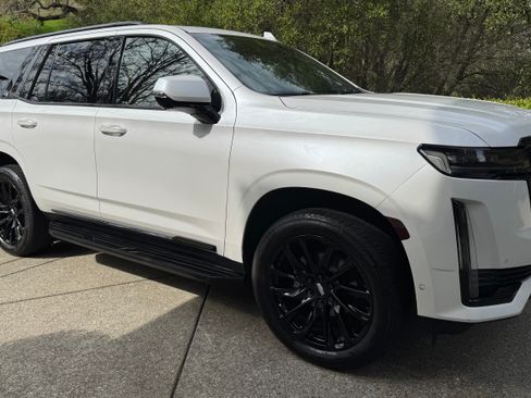 Used 2021 Cadillac Escalade Sport w/ LPO, ONYX Package image 2