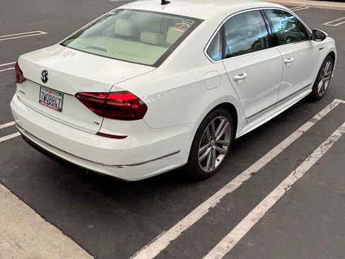 Used 2017 Volkswagen Passat 1.8T R-Line FWD image 8