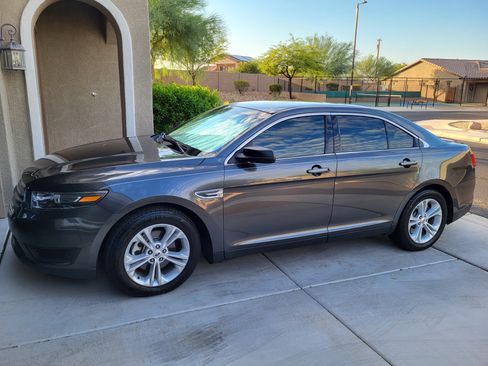 Used 2016 Ford Taurus SE image 12