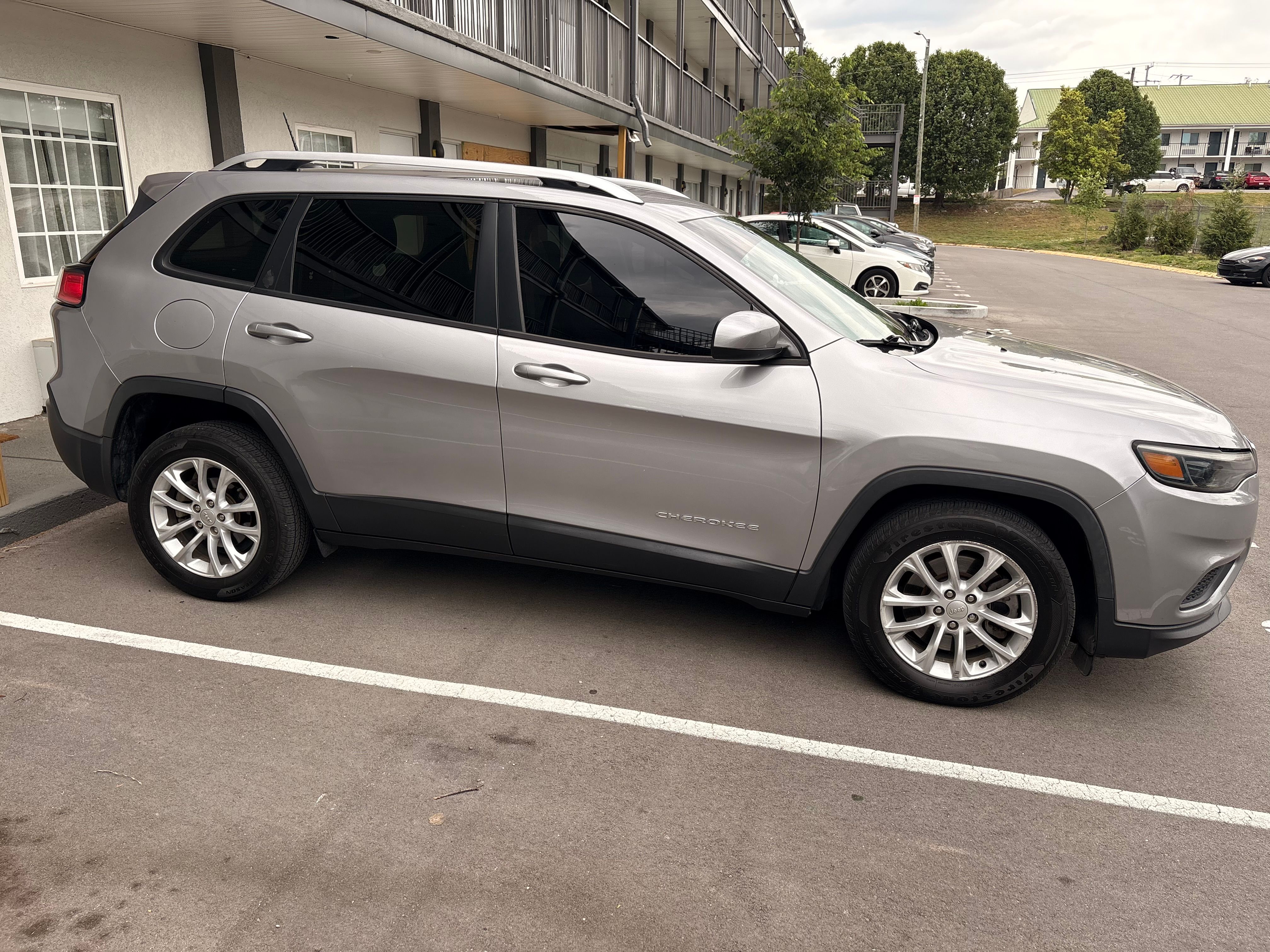 Used 2020 Jeep Cherokee Latitude FWD image 8