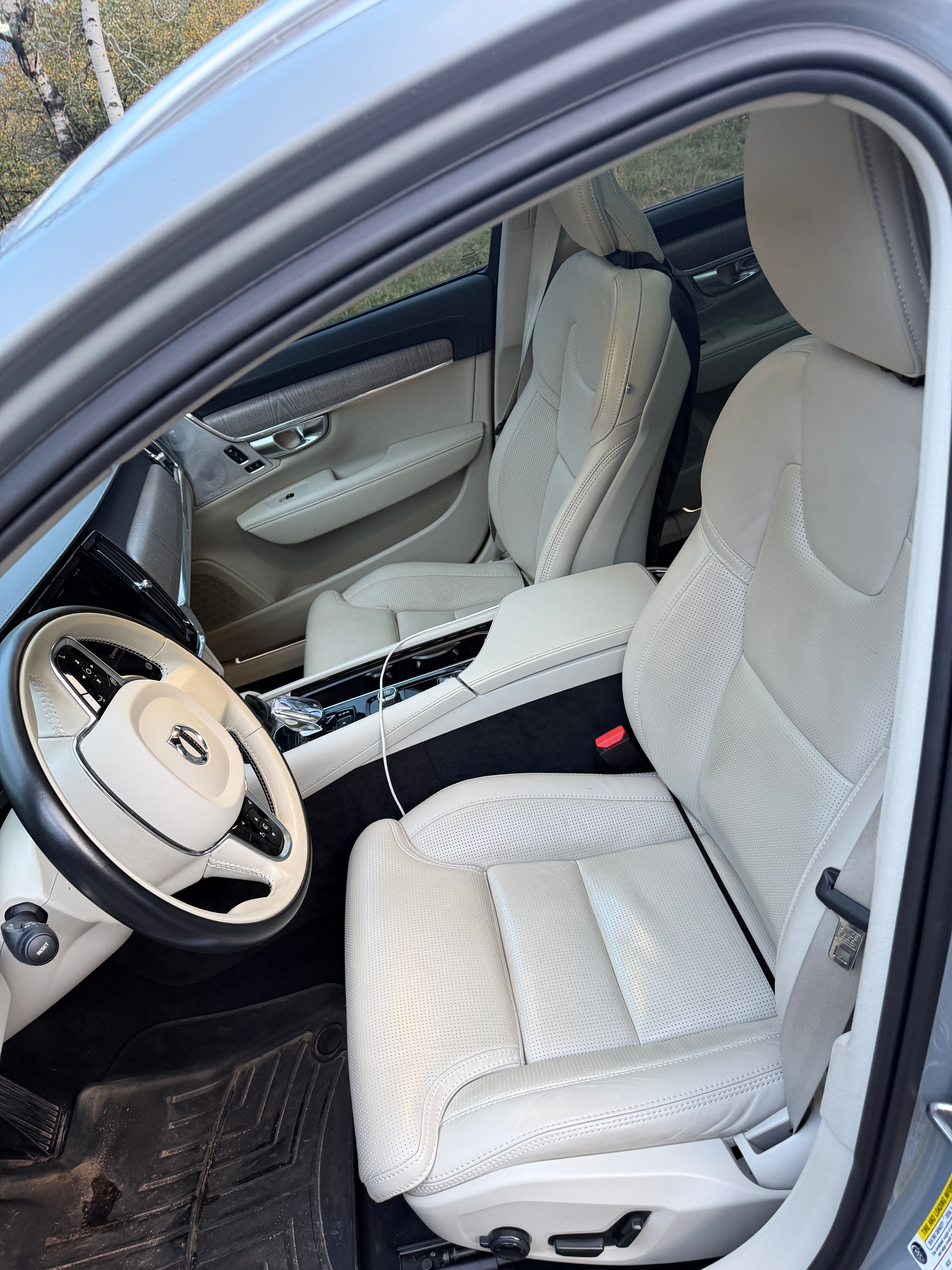 Used 2024 Volvo V90 B6 Cross Country Ultimate AWD/4WD image 4