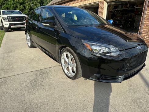 Used 2014 Ford Focus ST w/ Equipment Group 202A FWD image 1