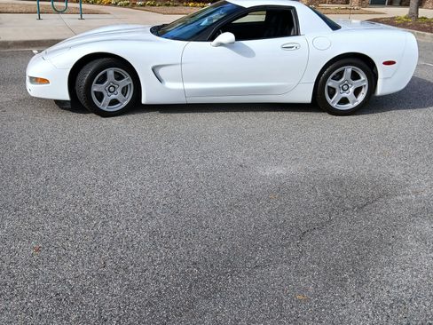Used 1999 Chevrolet Corvette Coupe image 16