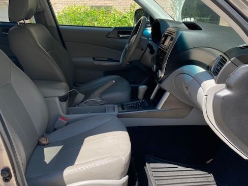 Used 2011 Subaru Forester 2.5X Touring AWD/4WD image 9