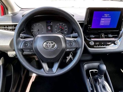 Used 2025 Toyota Corolla LE FWD image 5