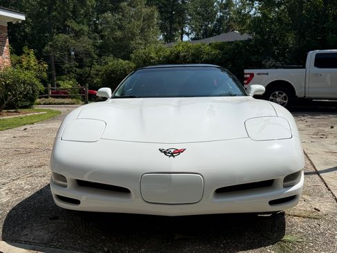 Used 2004 Chevrolet Corvette Coupe RWD image 6
