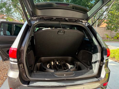 Used 2018 Jeep Grand Cherokee Altitude RWD image 17