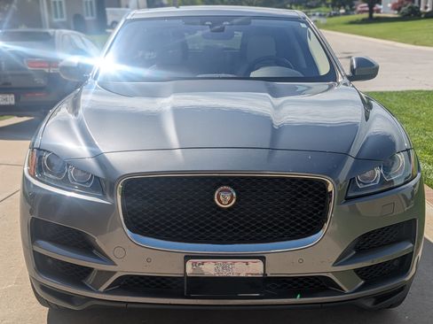 Used 2019 Jaguar F-PACE Prestige image 2