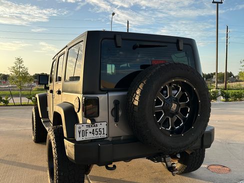 Used 2017 Jeep Wrangler Unlimited Sport w/ Max Tow Package AWD/4WD image 8