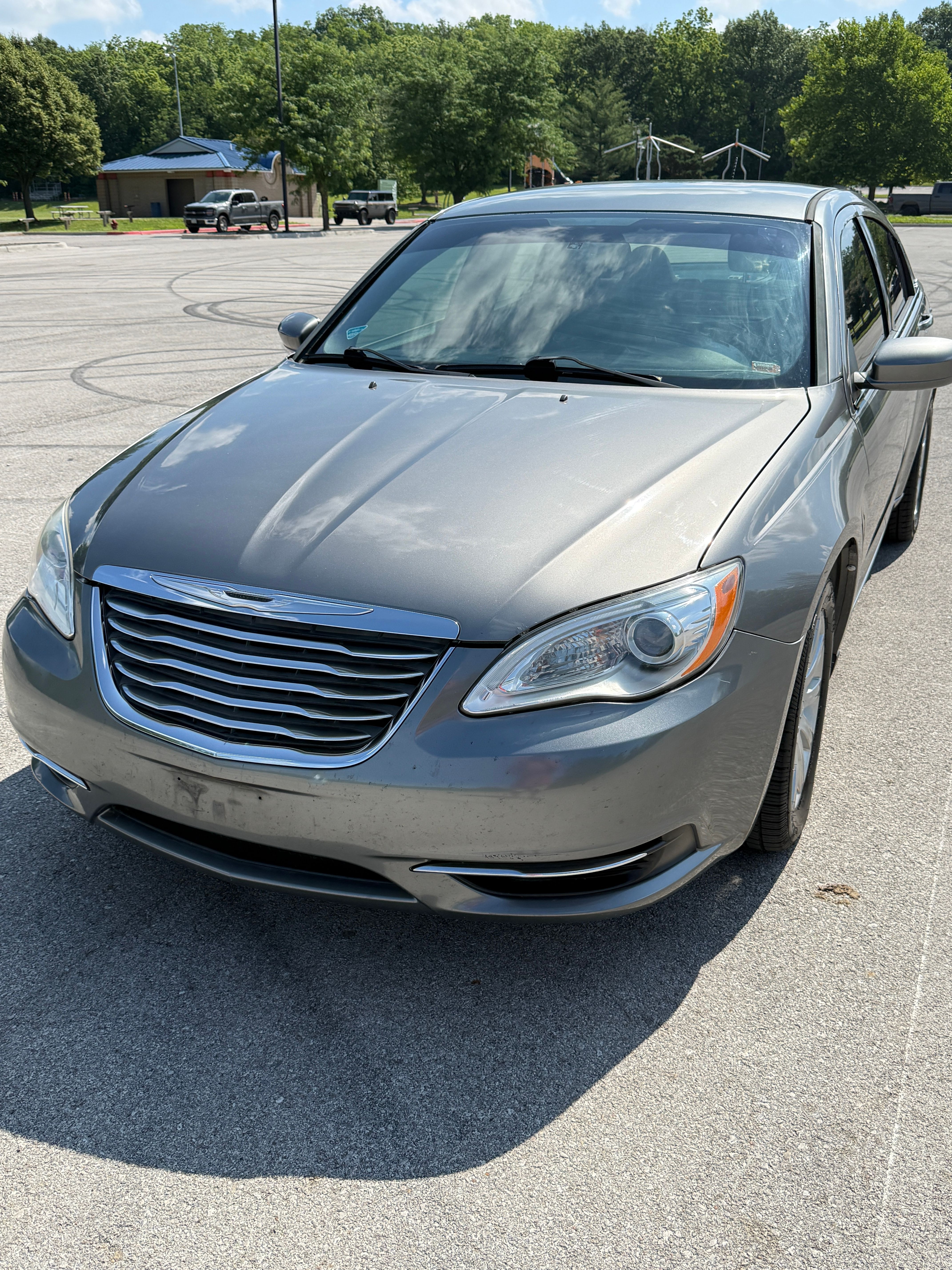 Used 2013 Chrysler 200 Touring FWD image 2