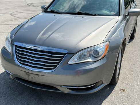 Used 2013 Chrysler 200 Touring FWD image 2