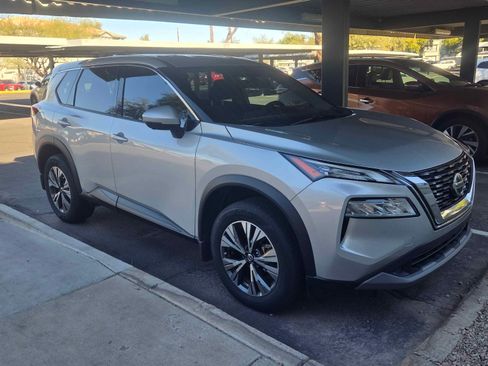 Used 2021 Nissan Rogue SV image 4