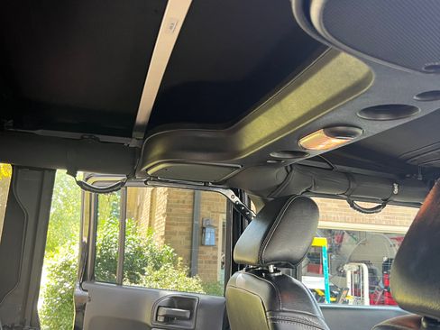 Used 2015 Jeep Wrangler Unlimited Rubicon image 14