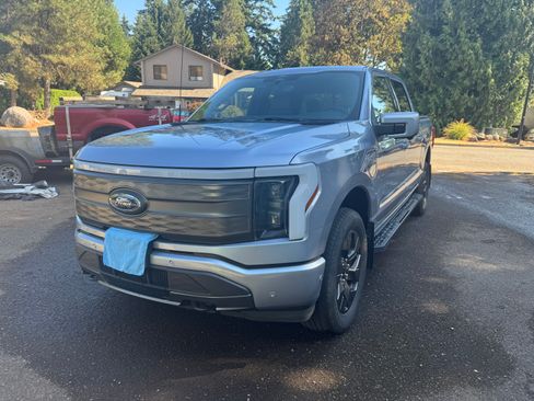 Used 2022 Ford F150 Lightning Lariat w/ Equipment Group 511A High AWD/4WD image 5