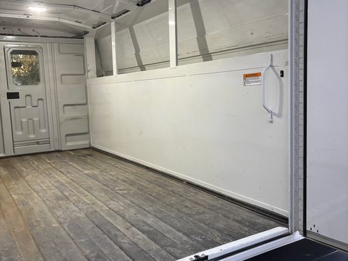 Used 2022 Ford E-350 and Econoline 350 Super Duty w/ Power Windows & Locks Group image 14