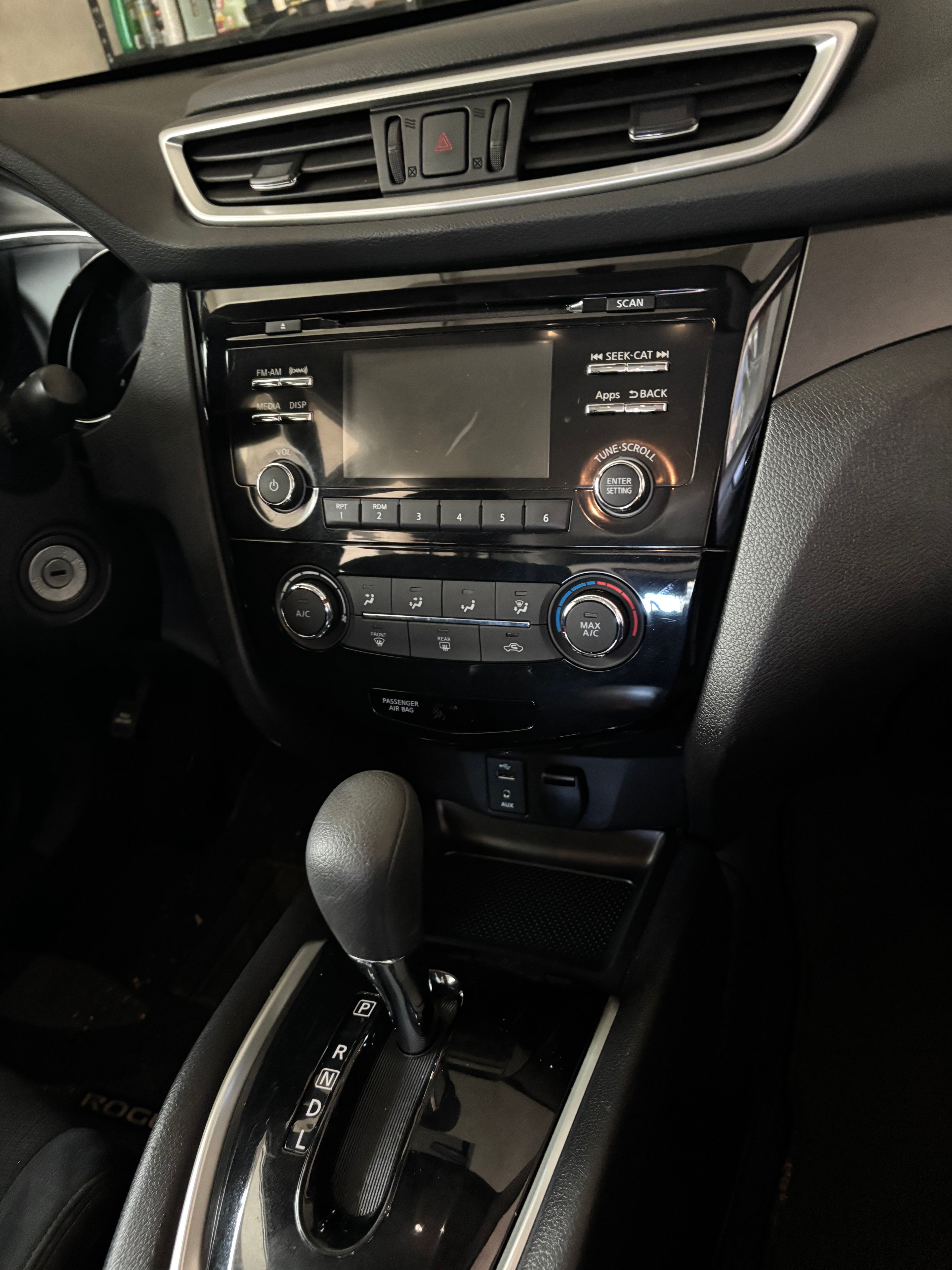 Used 2016 Nissan Rogue S AWD/4WD image 16