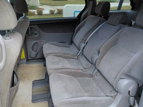 Used 2006 Toyota Sienna CE image 11