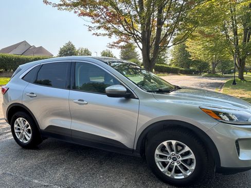 Used 2021 Ford Escape SE w/ Convenience Package AWD/4WD image 4