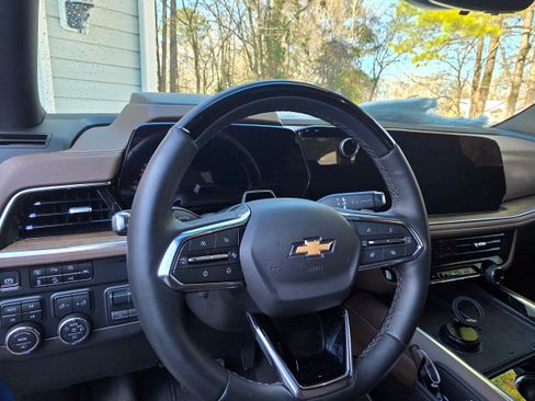 Used 2025 Chevrolet Tahoe High Country image 10