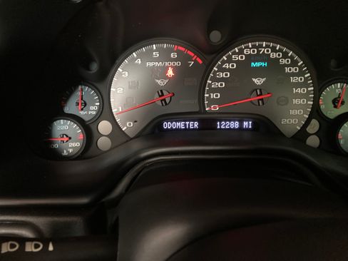 Used 2004 Chevrolet Corvette Coupe w/ Roof Package RWD image 19