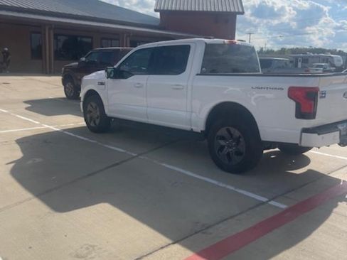 Used 2025 Ford F150 Lightning Flash image 2