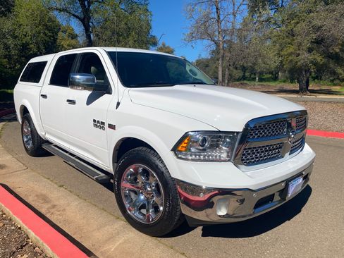 Used 2017 RAM 1500 Laramie w/ Convenience Group image 4